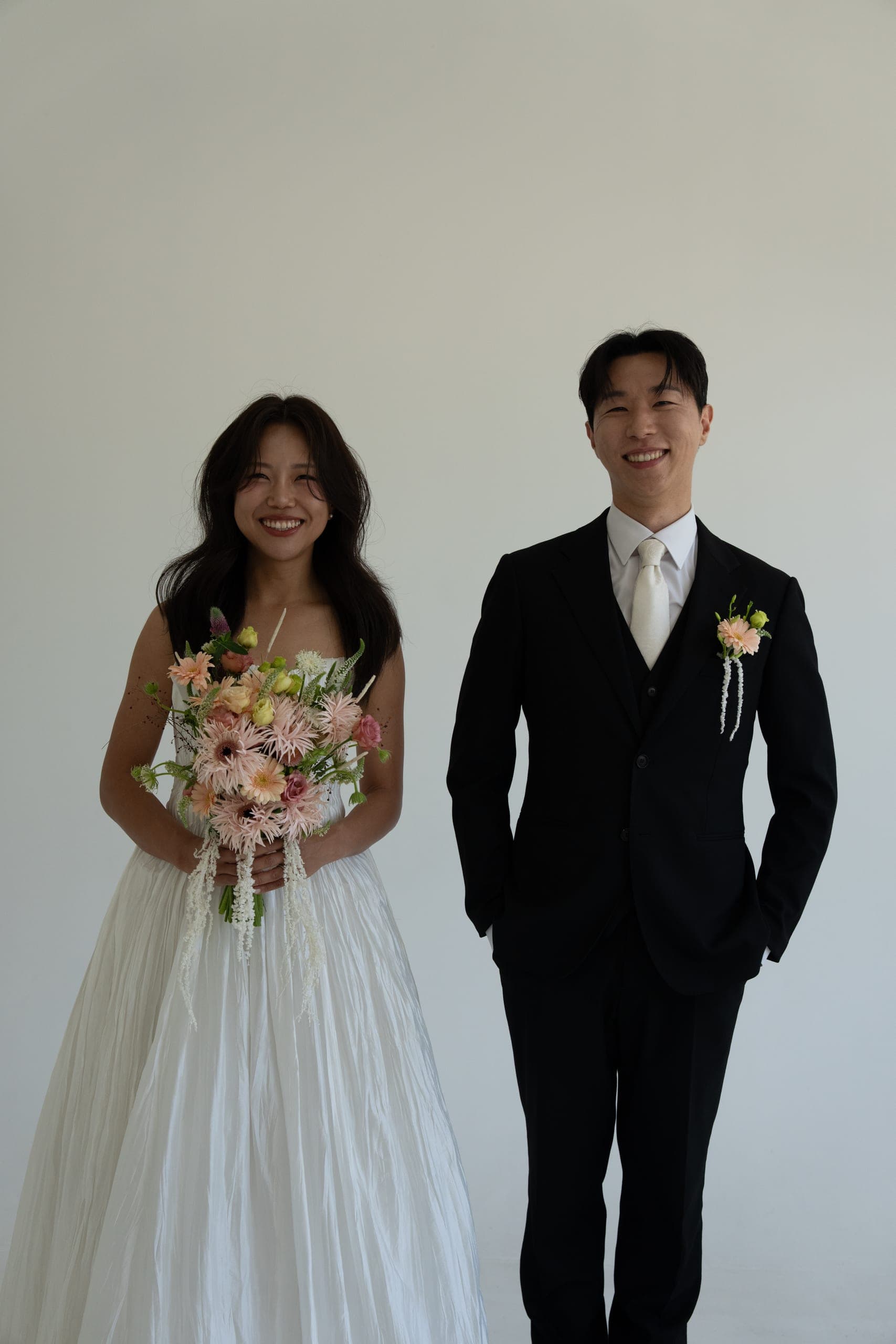 스튜디오 정면의 신랑신부